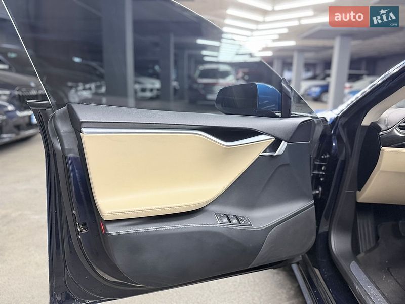 Ліфтбек Tesla Model S 2015 в Харкові