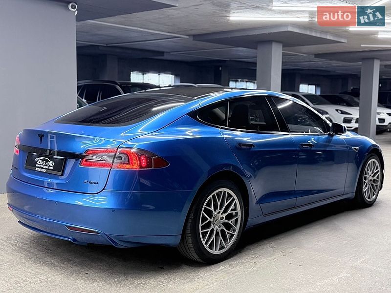 Ліфтбек Tesla Model S 2015 в Харкові