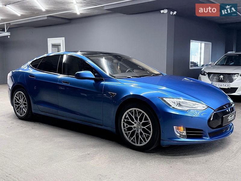 Ліфтбек Tesla Model S 2015 в Харкові