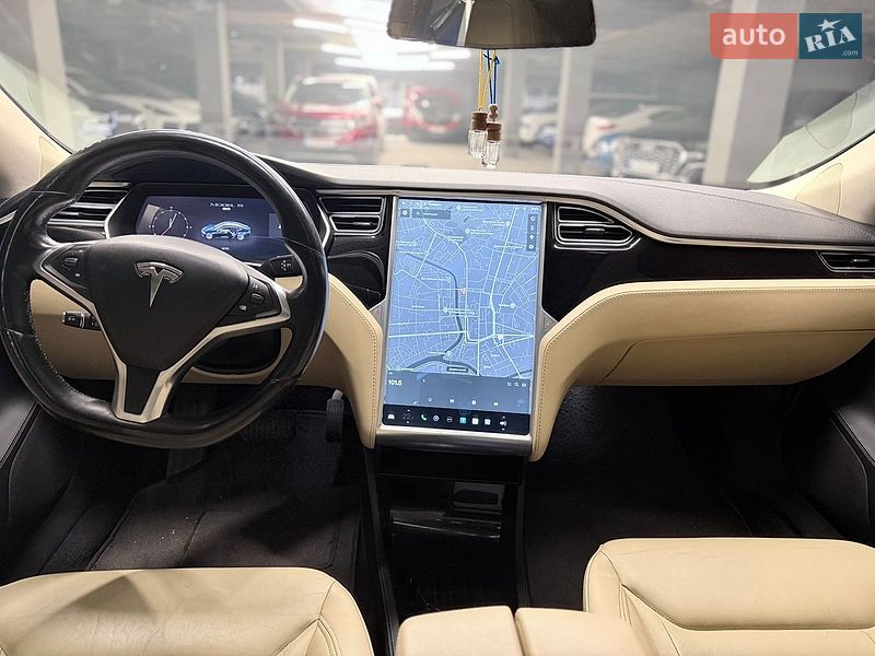 Ліфтбек Tesla Model S 2015 в Харкові