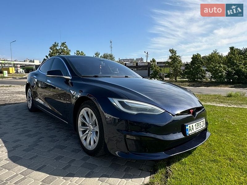 Tesla Model S 2014