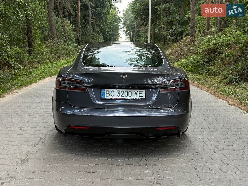Лифтбек Tesla Model S 2021 в Львове