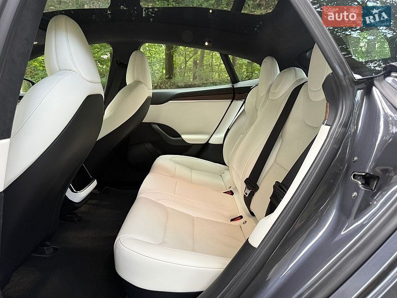 Лифтбек Tesla Model S 2021 в Львове