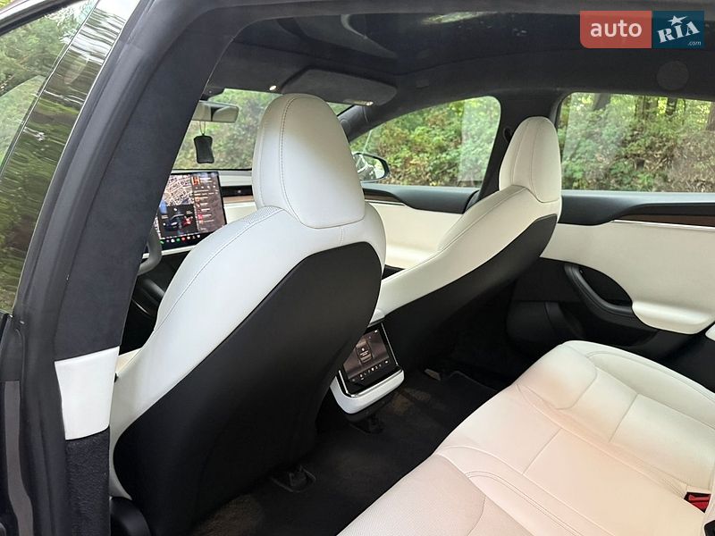 Лифтбек Tesla Model S 2021 в Львове