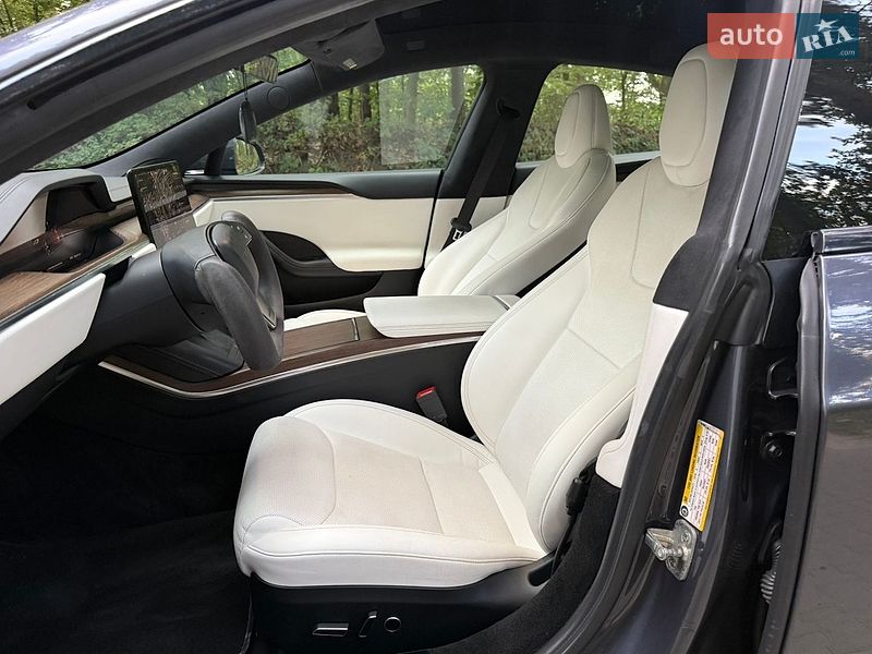 Лифтбек Tesla Model S 2021 в Львове