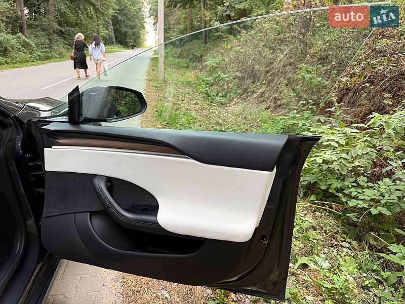 Лифтбек Tesla Model S 2021 в Львове
