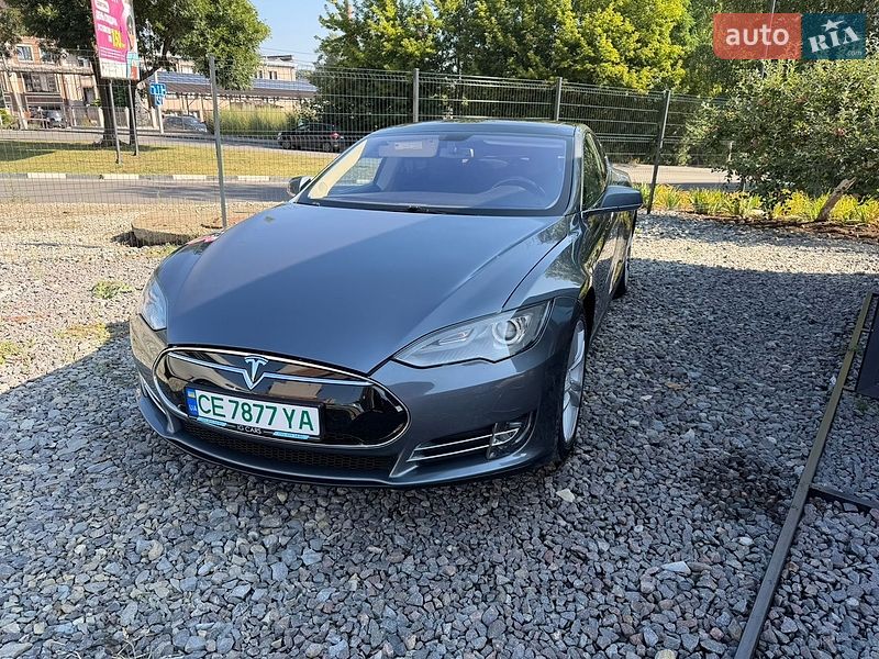 Лифтбек Tesla Model S 2014 в Черновцах