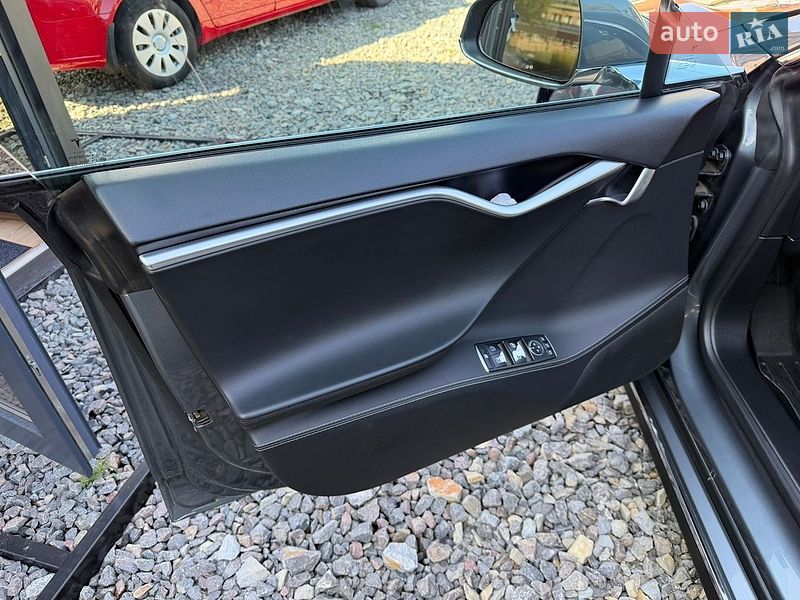 Лифтбек Tesla Model S 2014 в Черновцах