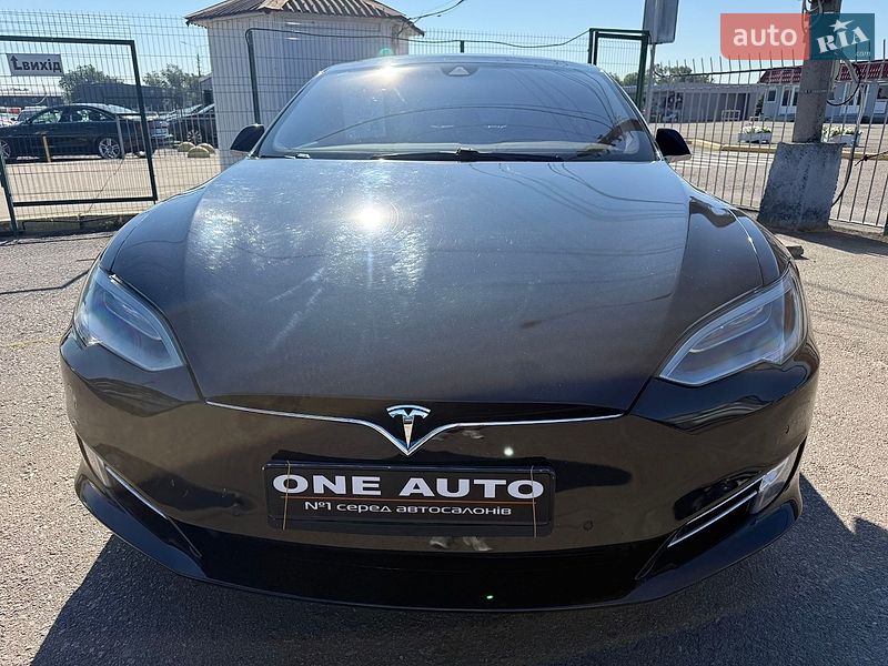 Ліфтбек Tesla Model S 2016 в Києві