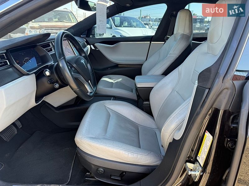 Ліфтбек Tesla Model S 2016 в Києві