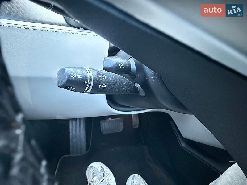 Ліфтбек Tesla Model S 2016 в Києві