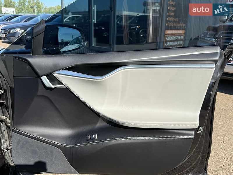Ліфтбек Tesla Model S 2016 в Києві