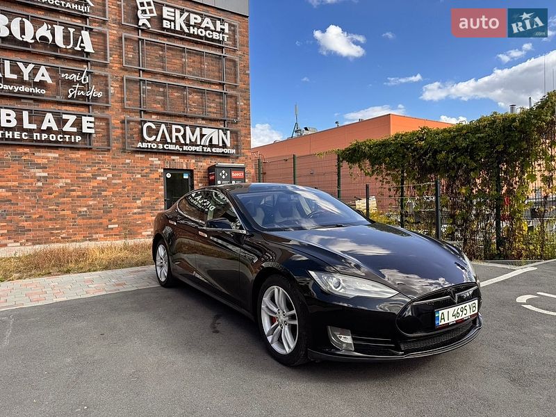 Tesla Model S 2012