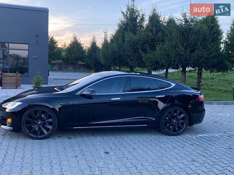 Ліфтбек Tesla Model S 2016 в Івано-Франківську