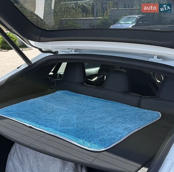 Ліфтбек Tesla Model S 2016 в Львові фото 23 Ліфтбек Tesla Model S 2016 в Львові