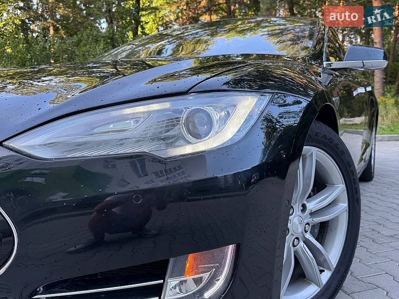 Лифтбек Tesla Model S 2014 в Новояворовске