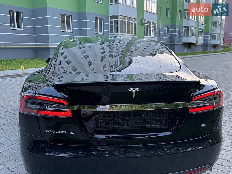 Лифтбек Tesla Model S 2014 в Новояворовске