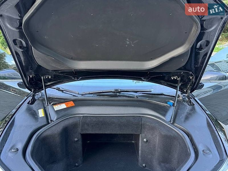 Лифтбек Tesla Model S 2014 в Новояворовске