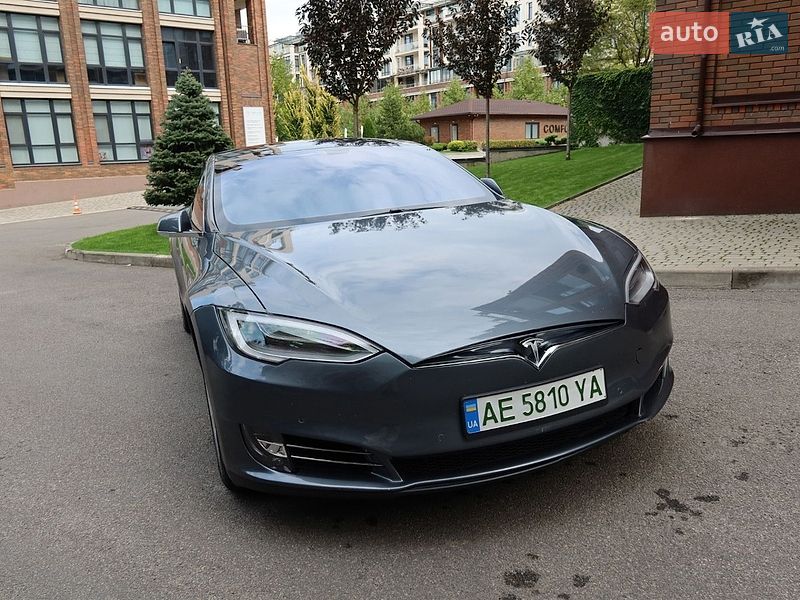 Ліфтбек Tesla Model S 2014 в Дніпрі