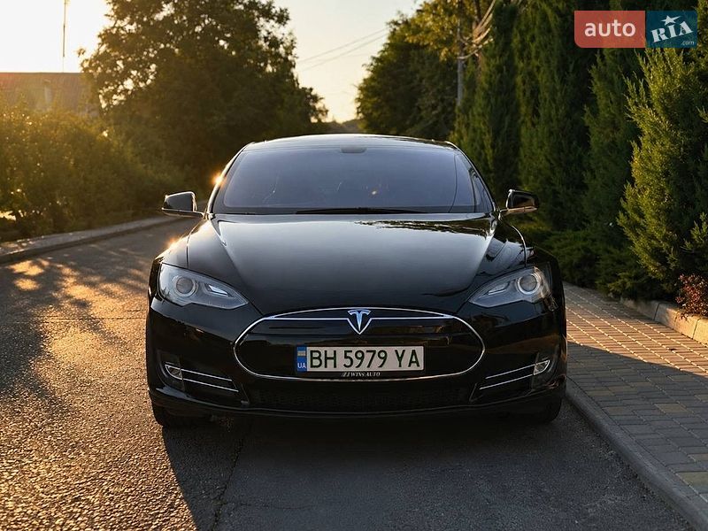 Tesla Model S 2013