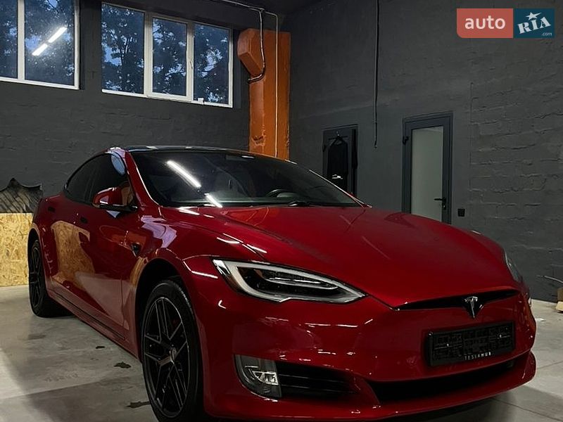 Tesla Model S 2019