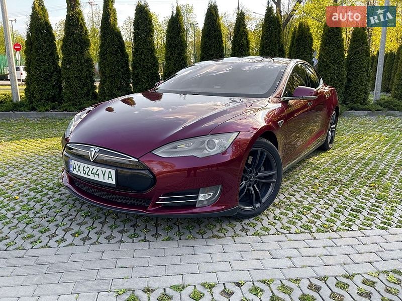 Tesla Model S 2012