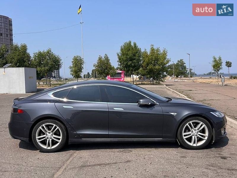 Ліфтбек Tesla Model S 2015 в Черкасах