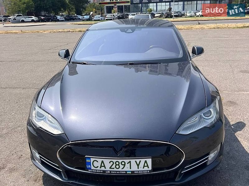 Ліфтбек Tesla Model S 2015 в Черкасах