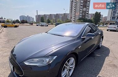 Ліфтбек Tesla Model S 2015 в Черкасах
