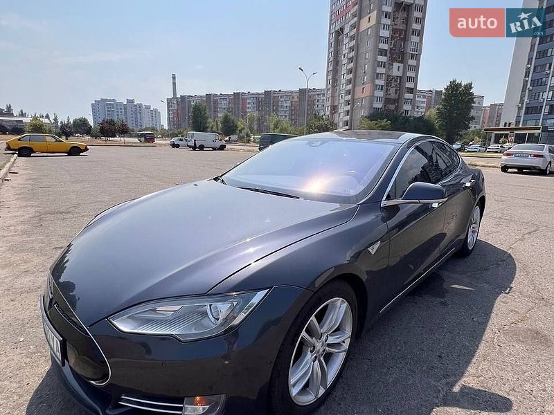 Ліфтбек Tesla Model S 2015 в Черкасах