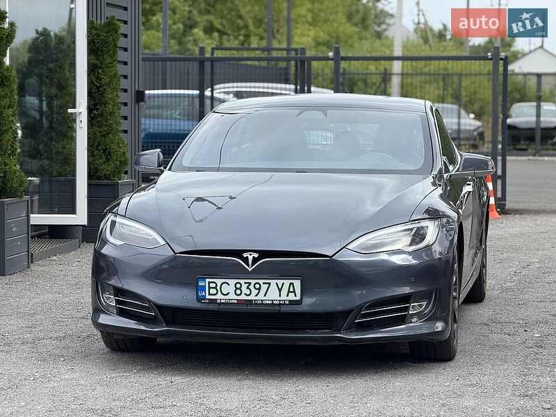 Лифтбек Tesla Model S 2018 в Львове
