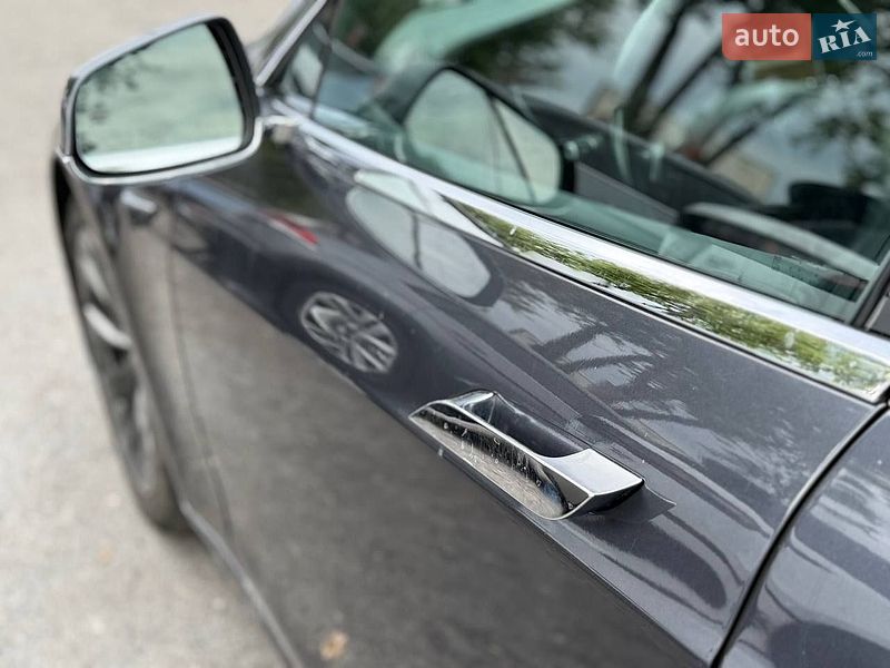 Лифтбек Tesla Model S 2018 в Львове
