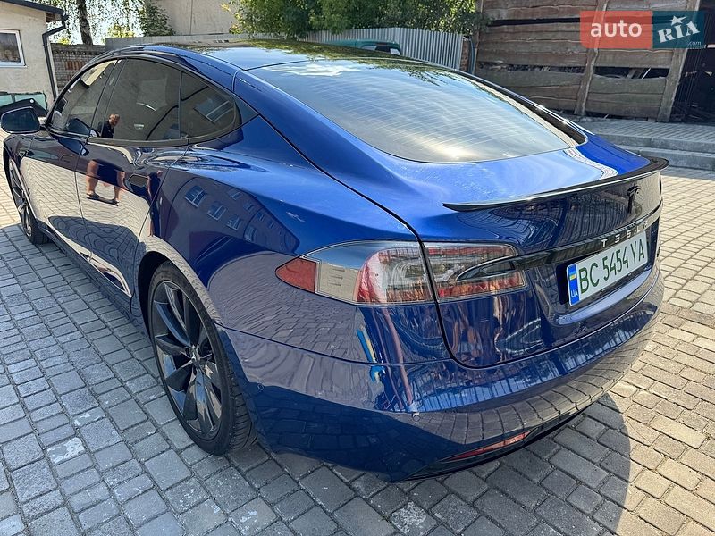 Лифтбек Tesla Model S 2020 в Радехове