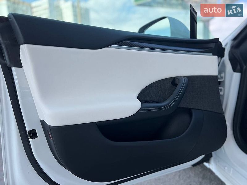 Ліфтбек Tesla Model S 2021 в Одесі фото 39 Ліфтбек Tesla Model S 2021 в Одесі