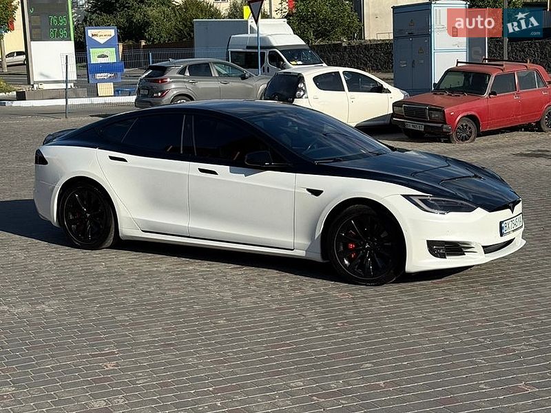 Ліфтбек Tesla Model S 2017 в Хмельницькому