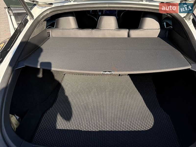 Ліфтбек Tesla Model S 2017 в Хмельницькому