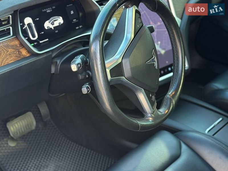 Ліфтбек Tesla Model S 2017 в Хмельницькому