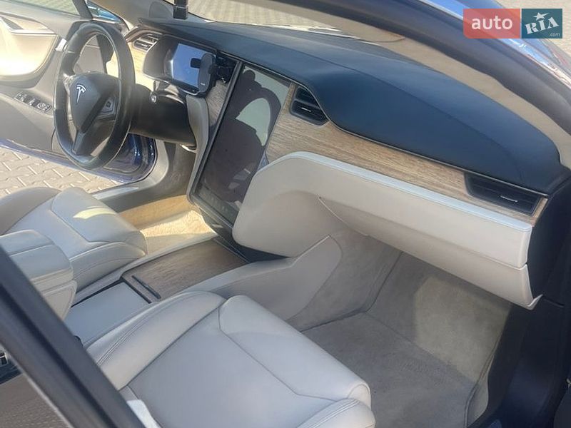 Лифтбек Tesla Model S 2018 в Львове