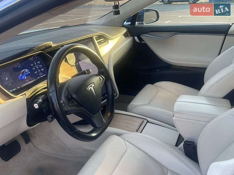 Лифтбек Tesla Model S 2018 в Львове