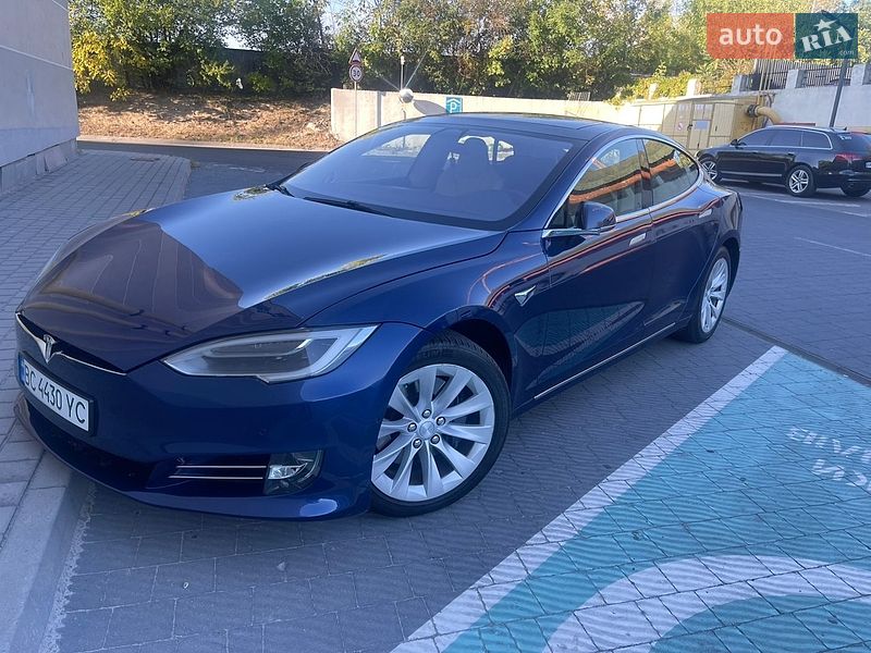 Лифтбек Tesla Model S 2018 в Львове