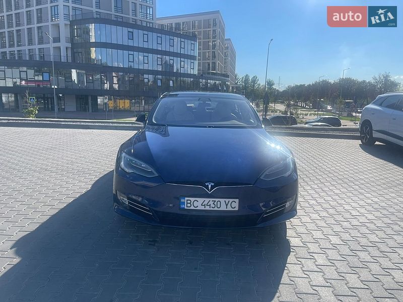 Лифтбек Tesla Model S 2018 в Львове