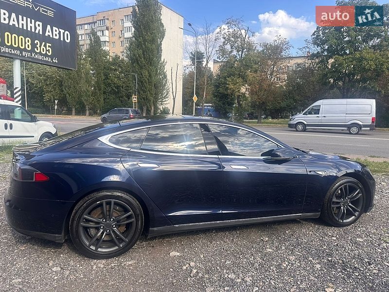Ліфтбек Tesla Model S 2015 в Києві