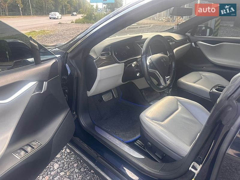Ліфтбек Tesla Model S 2015 в Києві