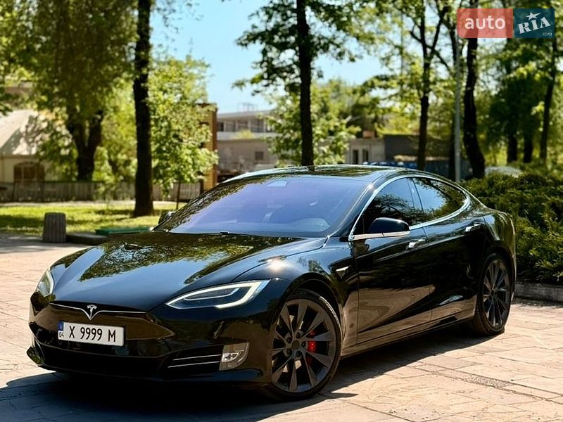 Лифтбек Tesla Model S 2019 в Кривом Роге