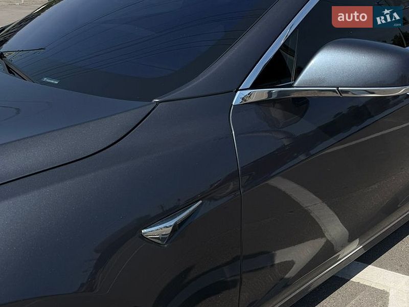 Ліфтбек Tesla Model S 2017 в Києві