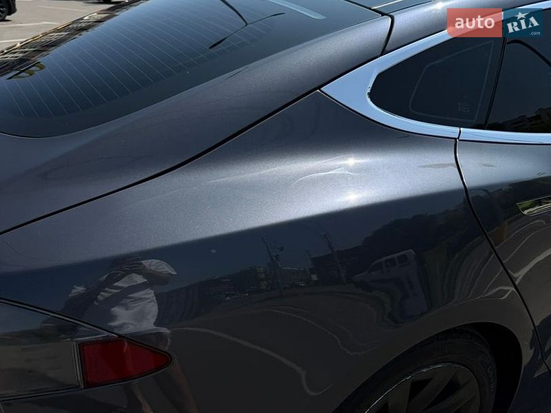 Ліфтбек Tesla Model S 2017 в Києві
