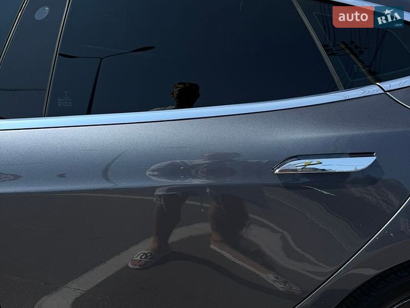 Ліфтбек Tesla Model S 2017 в Києві