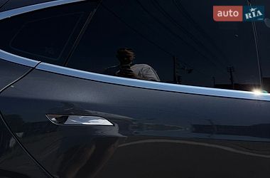 Ліфтбек Tesla Model S 2017 в Києві