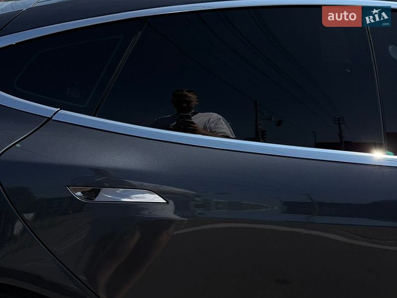 Ліфтбек Tesla Model S 2017 в Києві