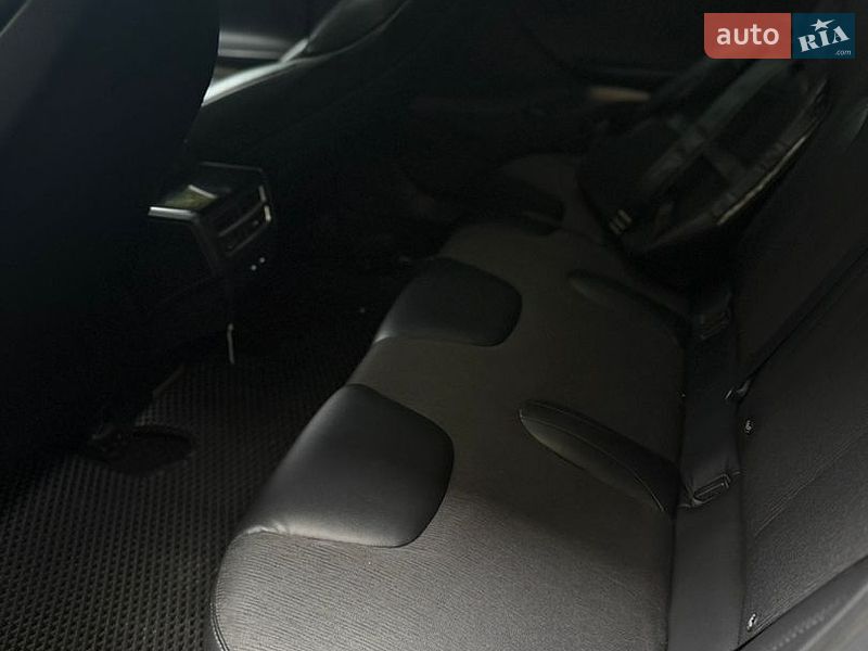 Ліфтбек Tesla Model S 2017 в Києві